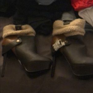 Boots with ankle fur